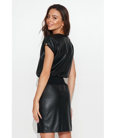 Kožené mini šaty so zvýrazneným pásom NU405 | čierna